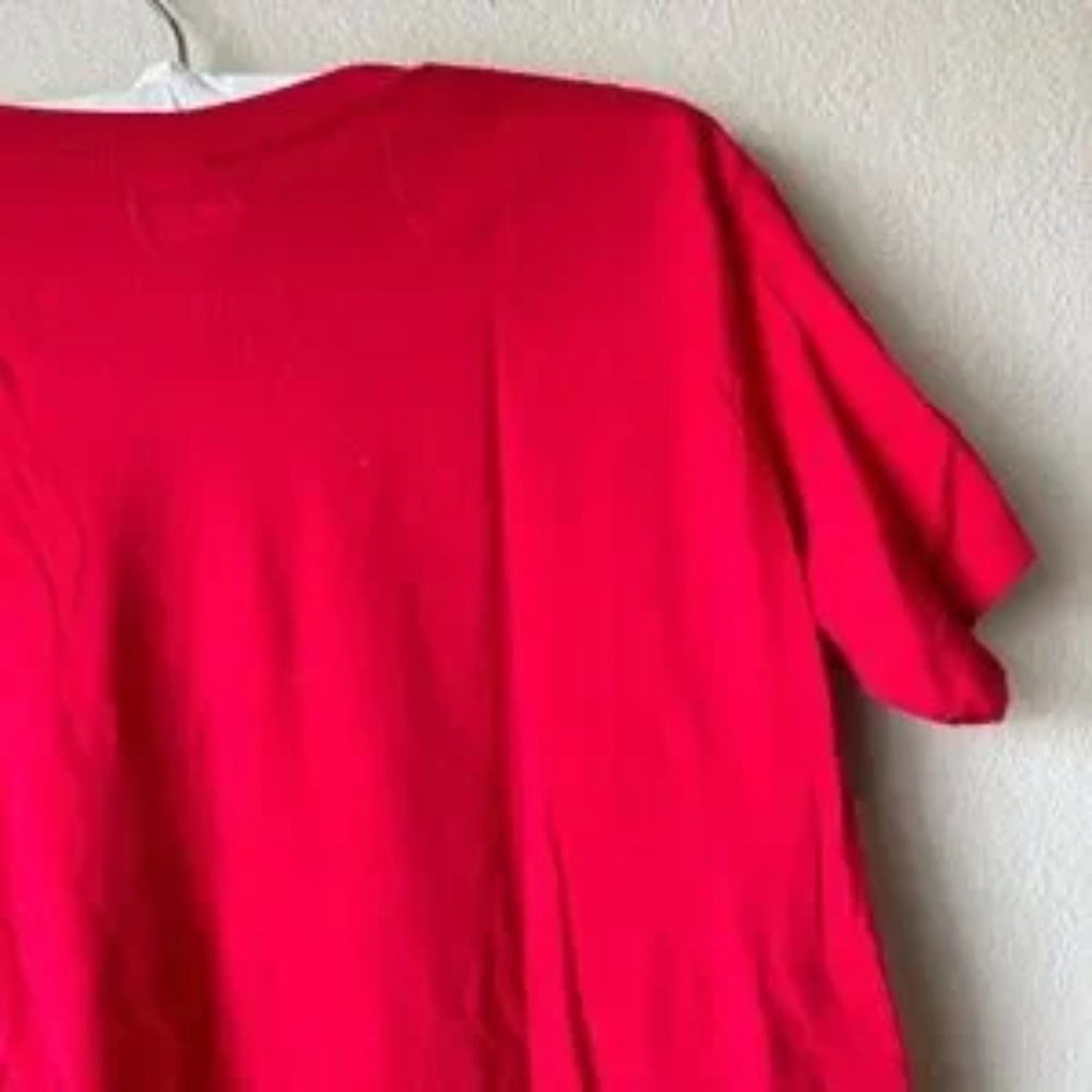 Believe T-shirt  Red  Santa Hat on the B Christmas Holiday  Winter Size Medium - Picture 13 of 13